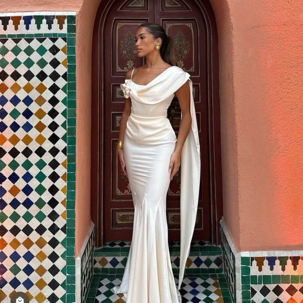 Elegant Ivory Bridal Corset Gown